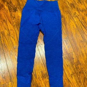 Alphalete OG revival leggings in Sonic Blue.